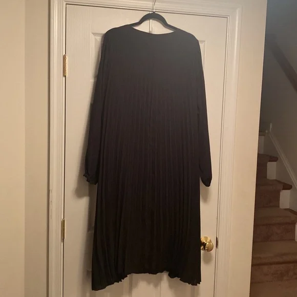 Brand New BloomChic Black Pleated Dress…size 26 - Picture 2 of 6